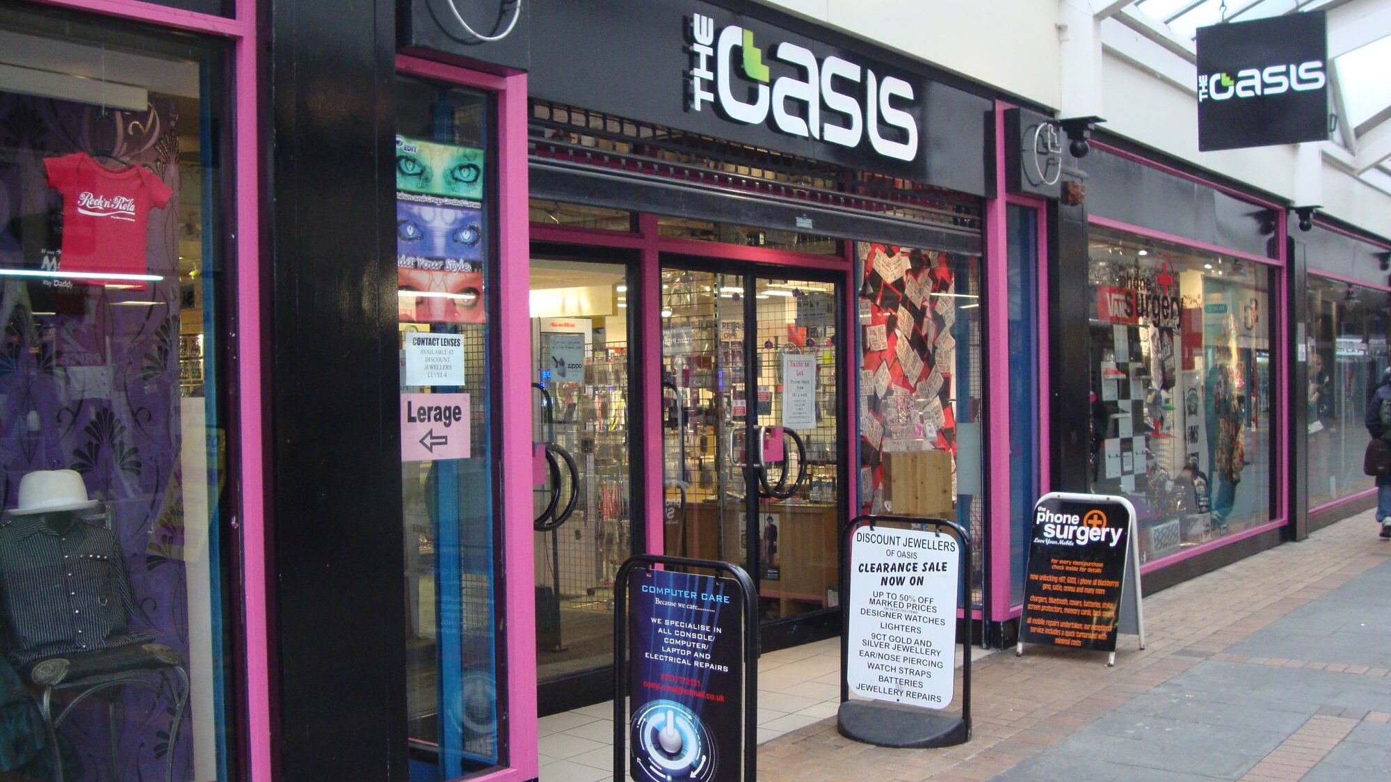 The Oasis in Square Shopping Centre, Birmingham has over 20 independent retailers from vintage fashion to jewellery and general geekery.